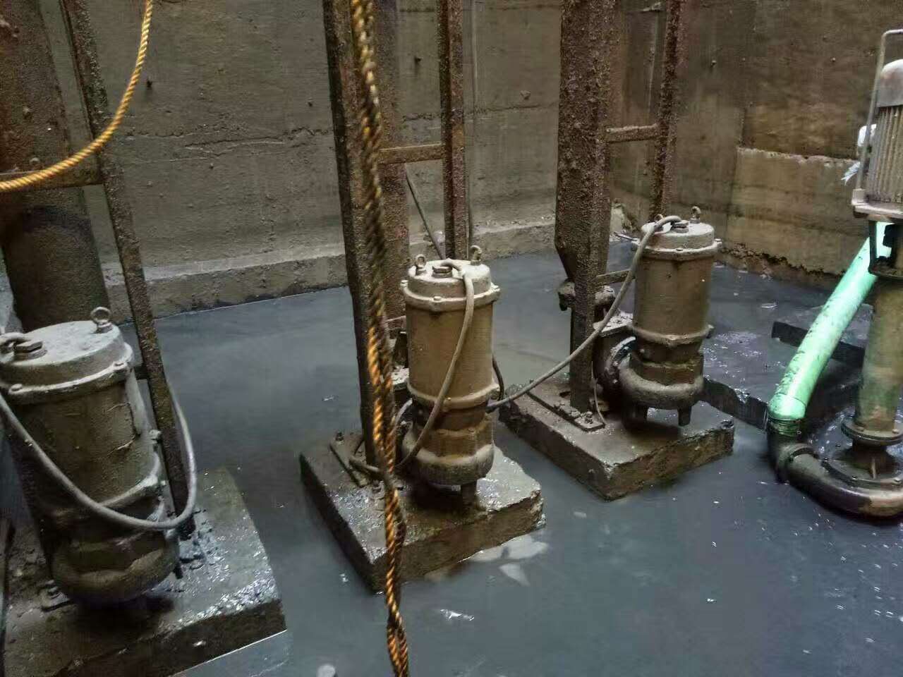 河东污水池清理